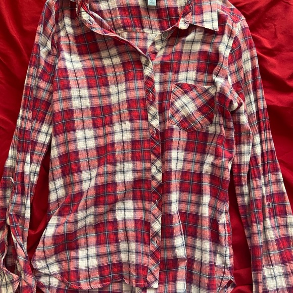 12 T-Shirts, 1 Sweater and 2 Flannel - Picture 12 of 15
